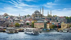 Koniec marca w Stambule: spokojne dni, kolorowe dachy i wieczorna energia ulic